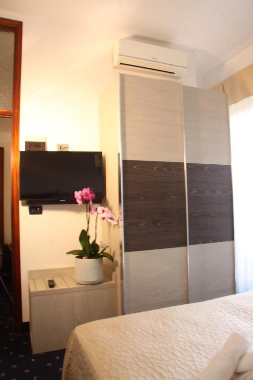 Hotel Tilly 切塞纳蒂科 外观 照片