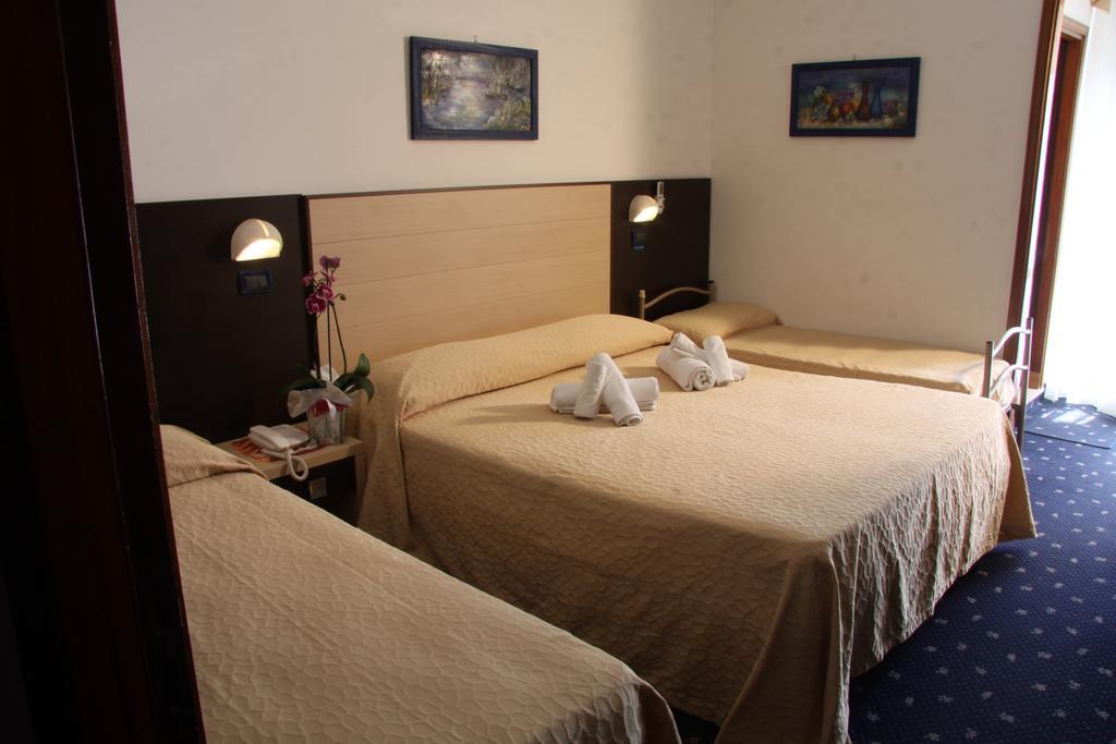 Hotel Tilly 切塞纳蒂科 外观 照片