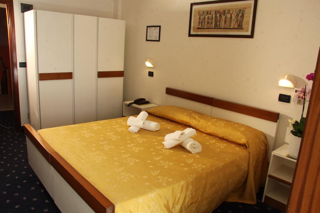 Hotel Tilly 切塞纳蒂科 外观 照片