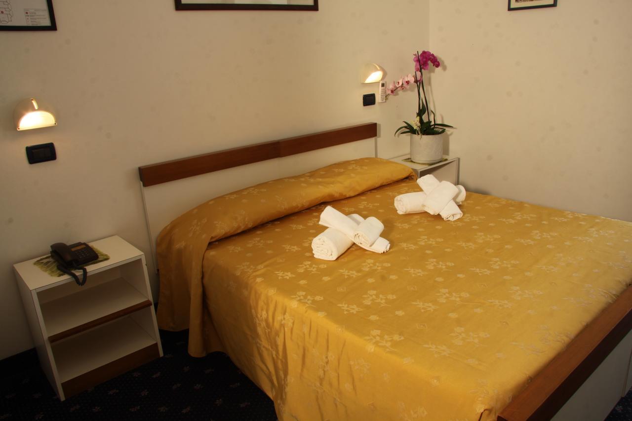 Hotel Tilly 切塞纳蒂科 外观 照片