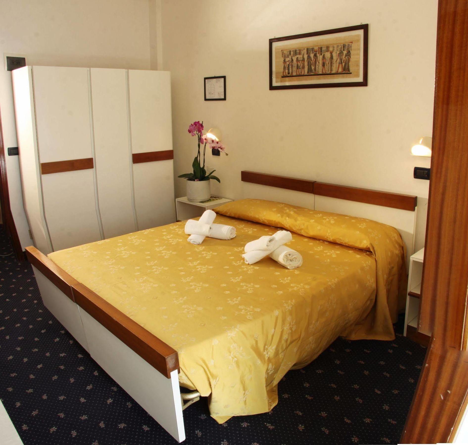 Hotel Tilly 切塞纳蒂科 外观 照片