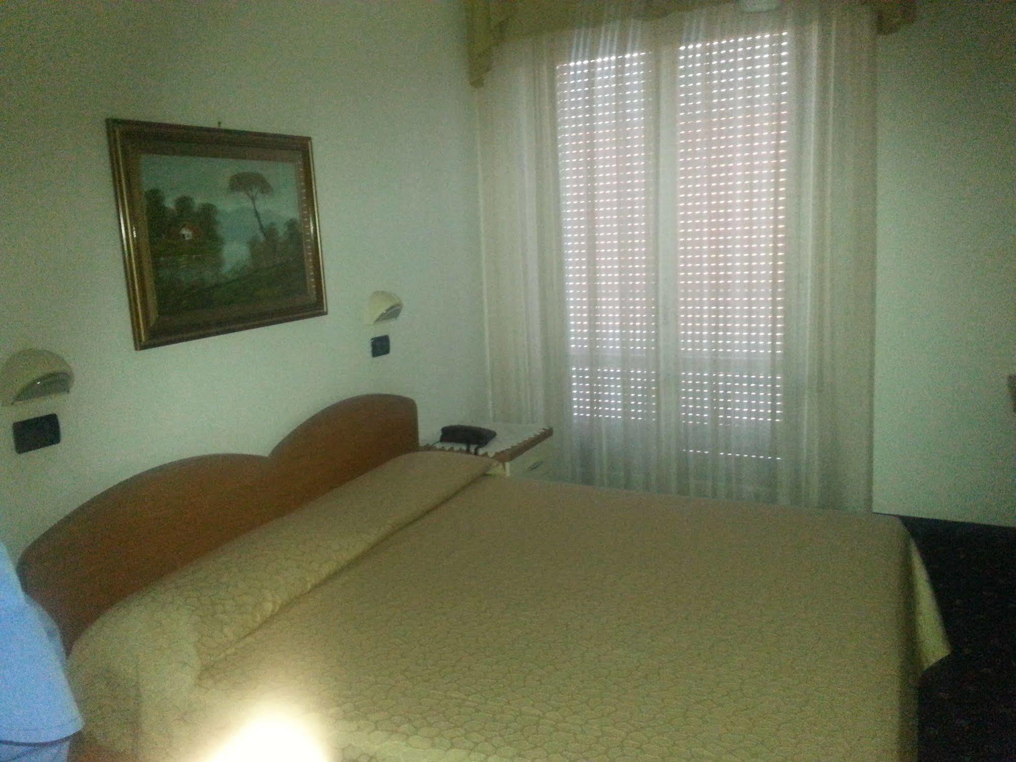 Hotel Tilly 切塞纳蒂科 外观 照片